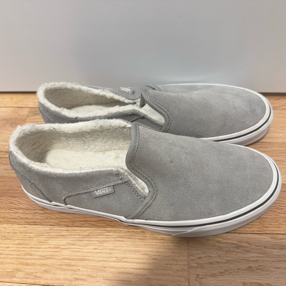 Vans Gray Slip-On Shoes with sherpa lining - Picture 2 of 4